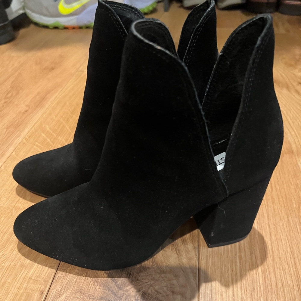 Steve Madden black suede booties. Worn twice. Like new.
